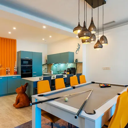 Chic, Luxury & Spacious F4 In Old Town Ac Apartment *