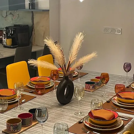 Chic, Luxury & Spacious F4 In Old Town Ac